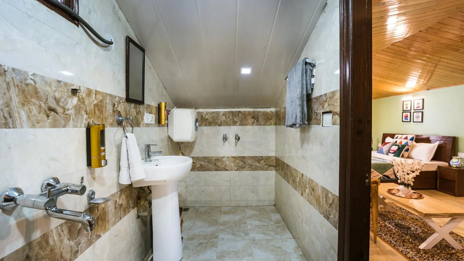 The Sunset Abode 4Br With Valley Views Shimla Apartment