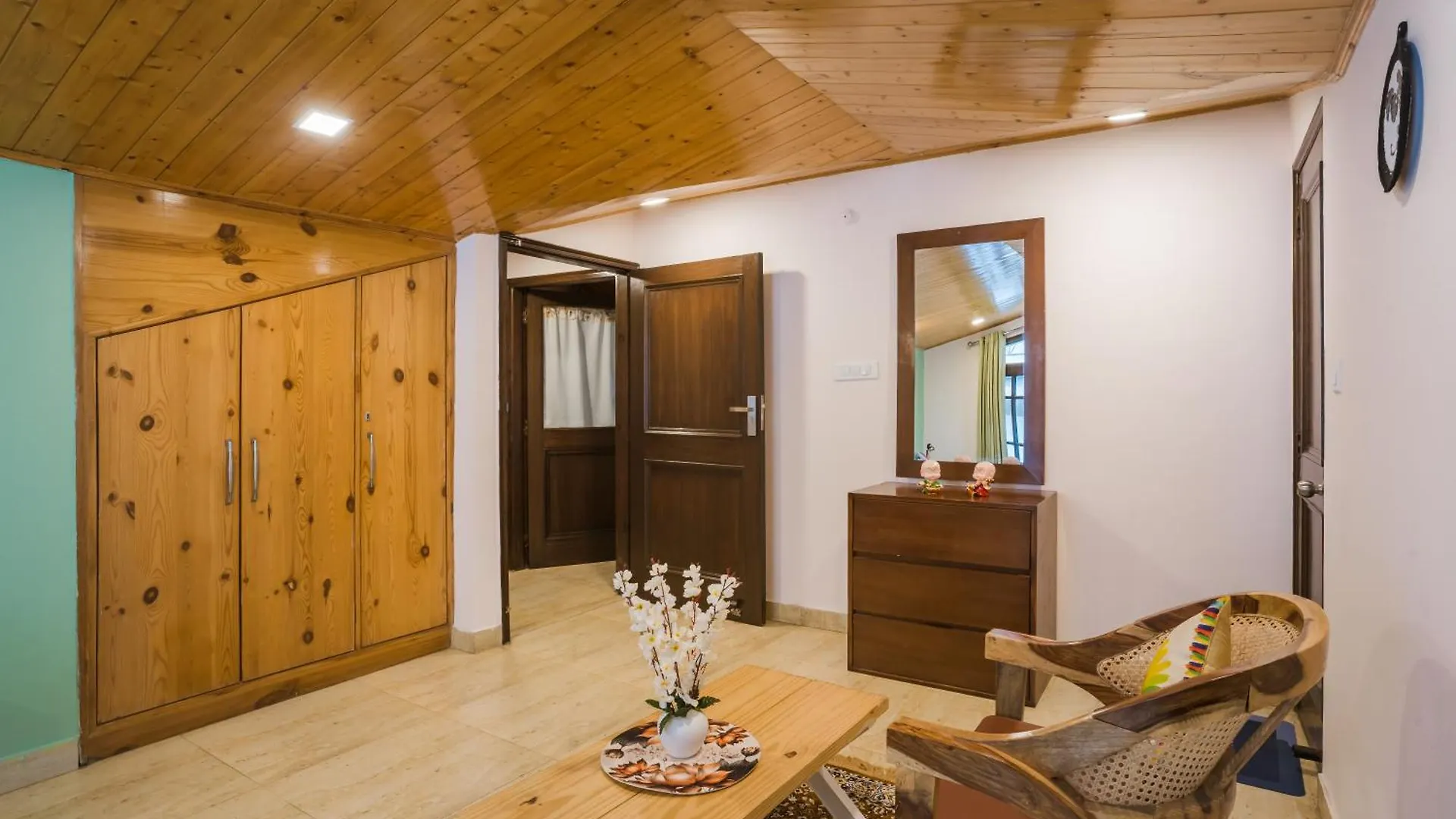 The Sunset Abode 4Br With Valley Views Shimla